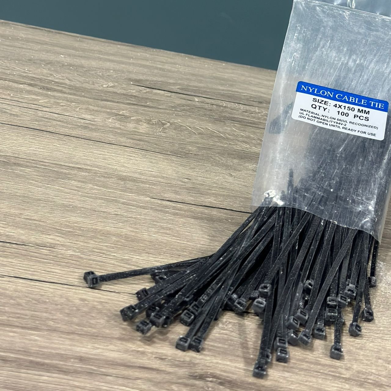 ATTACHE EN PLASTIQUE CABLE TIE LOCAL SIZE 4mm X 150mm NOIR 1PCS